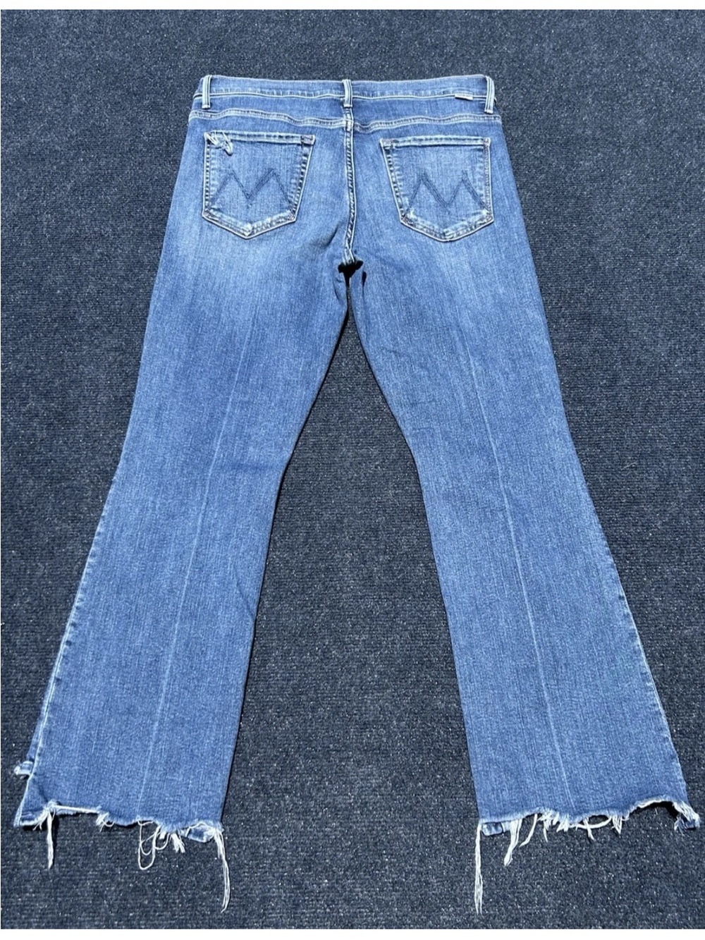 MOTHER The Insider Crop Step Chew Distressed Jeans in Dancing on Coals Size 30 - Picture 4 of 16